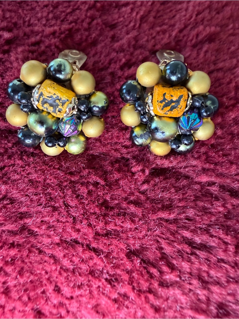 1970s Vintage Gold & Black Bead Cluster Clip-On Earrings